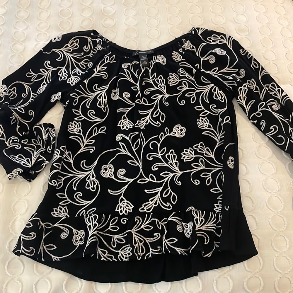 Black and white floral design top
